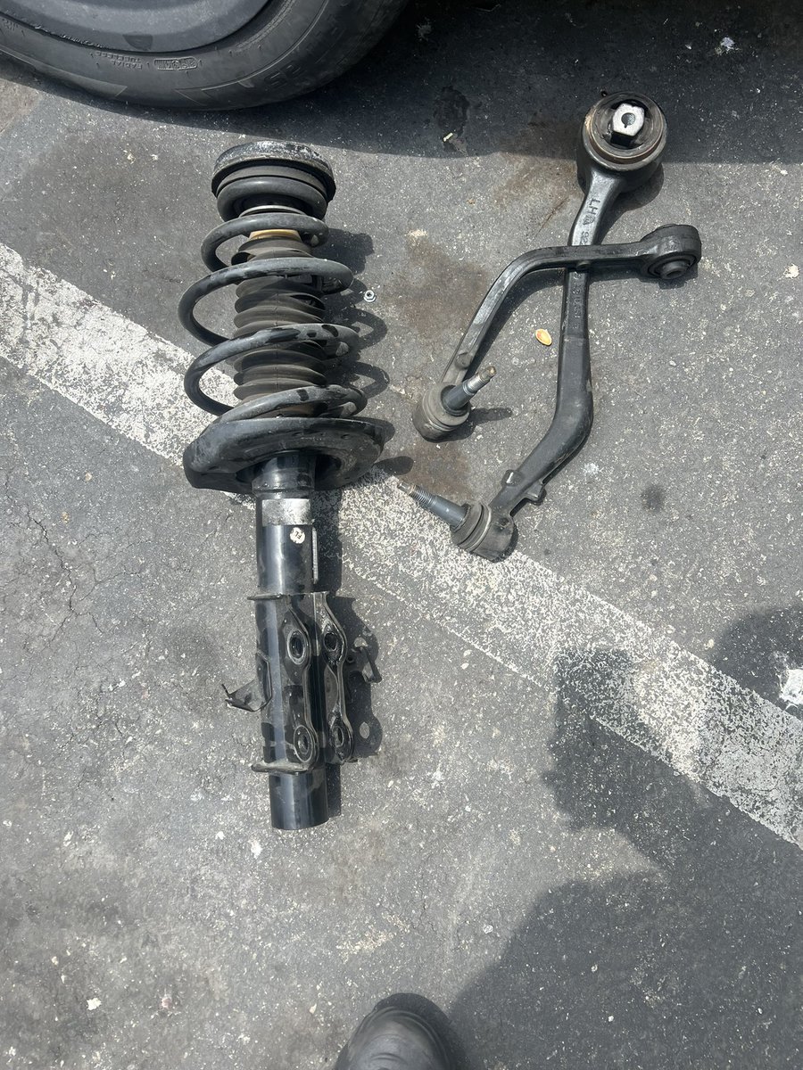 SouthBayAutoShP's tweet photo. Lower control arms and strut replacement https://t.co/CelTs5jKQH