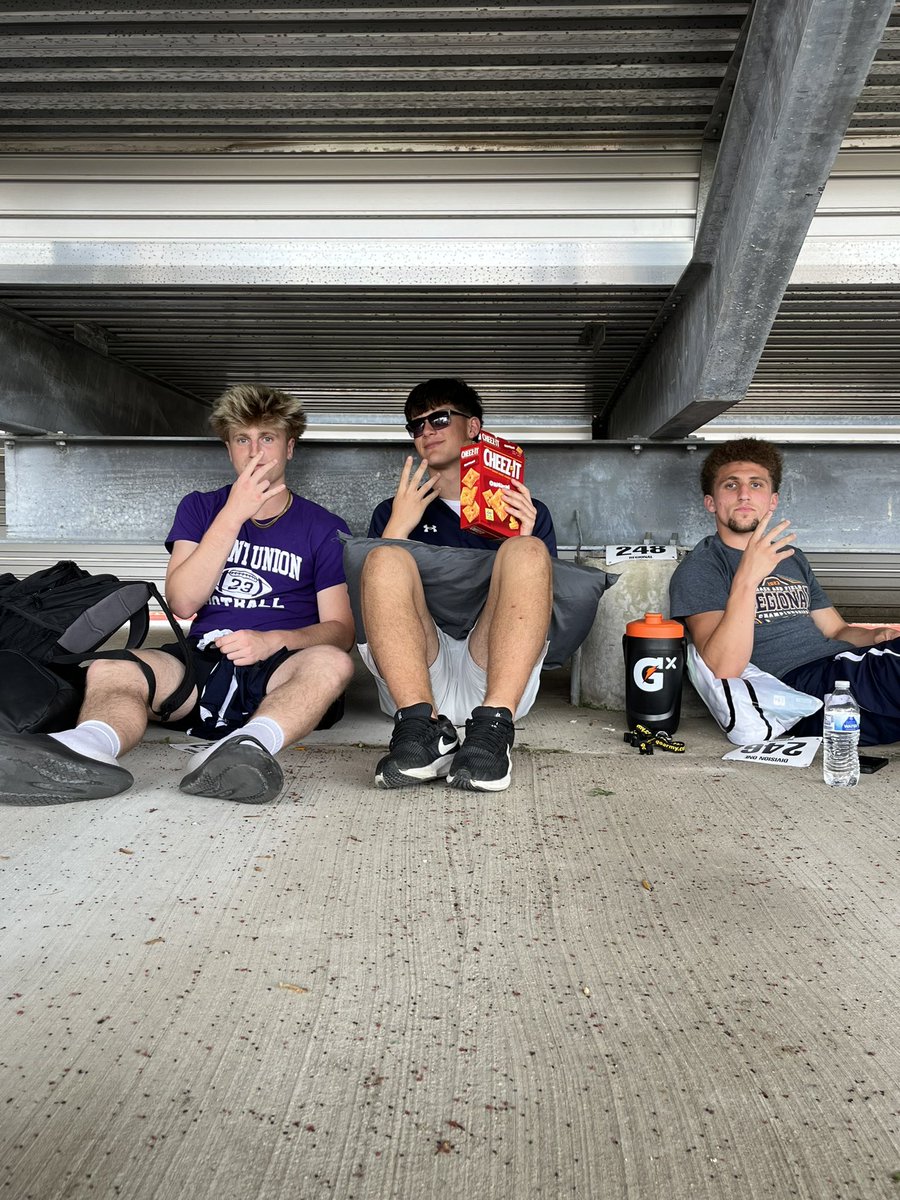 The fellas just chillin’ before warm up.
Regionals