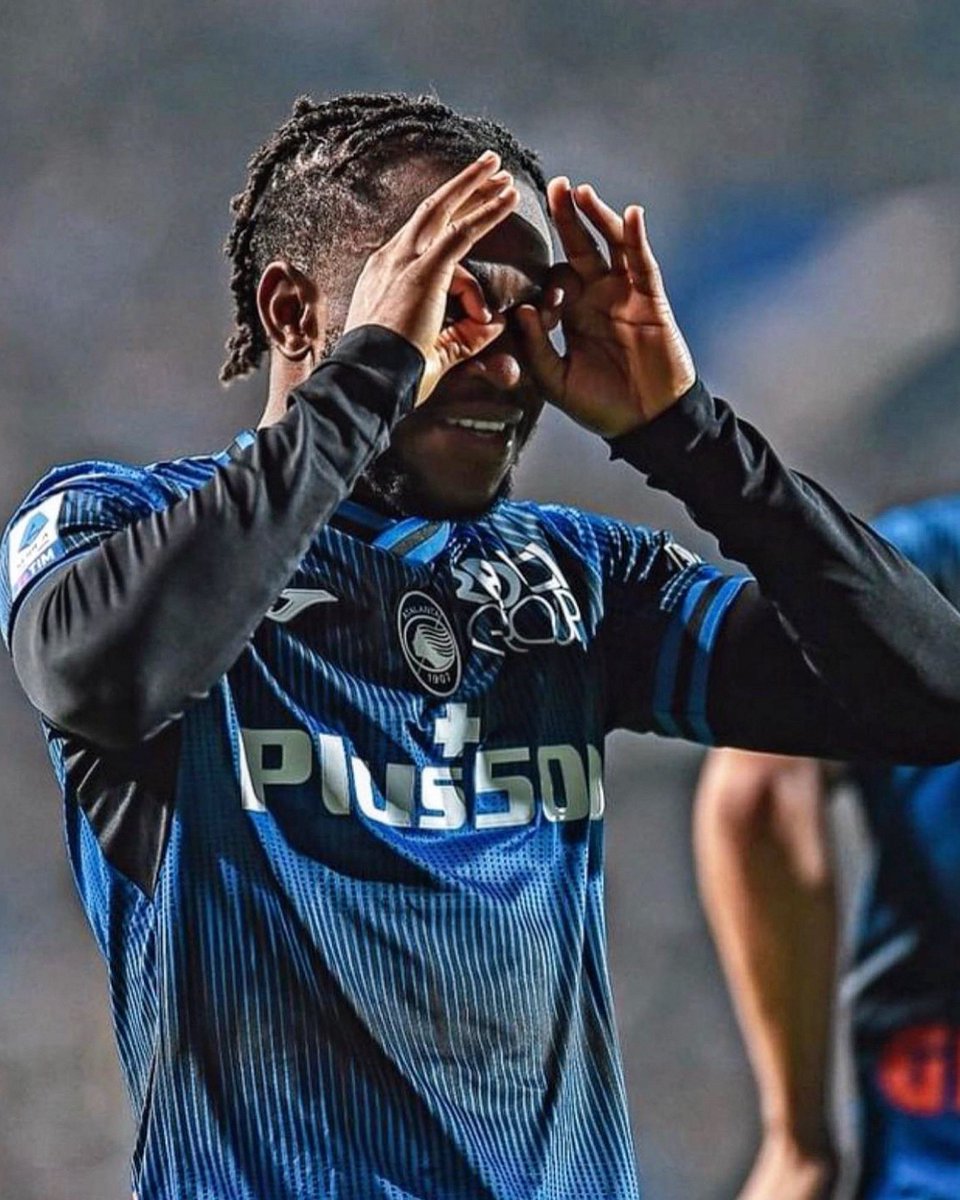 FabrizioRomano's tweet photo. ⚫️🔵🤯 Mola Lookman with his 14th goal this season… brace and wonderful one vs Leverkusen!

What a goal. 🇳🇬 https://t.co/X6fMXskoao