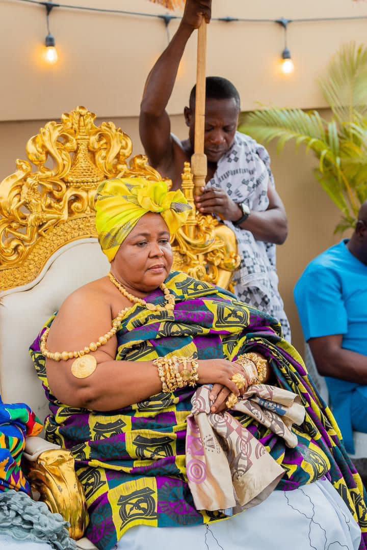 The Omanhemaa of Berekum, Golden City, Nana Akosua Ameyaahene III was the Special Guest of Honour at an event in Tema Golf City. 

Nana Berekumhemaa is looking stunning papa. The ‘duku’ is giving 😍 elegance in composure. The ntoma is so beautiful, colours really complimenting.