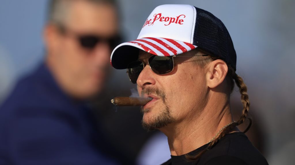 What a basic bitch, shit-talking, punk-ass, trailer cunt @KidRock, No, Robbie is! Got his wittle guns. Nobody needs guns to clean up that trash. msn.com/en-us/music/ne… Kid Rock Allegedly Uses N-Word, Flashes Gun During Awkwardly Hostile Interview img-s-msn-com.akamaized.net/tenant/amp/ent…