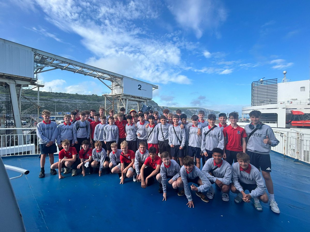 Bon voyage i fois Bl9 ar eu ffordd i Barcelona. Newydd lanio yn Calais rol taith braf dros y sianel 🔹 Nos da to our Yr9 teams on their way through La belle France to Barcelona - cysgwch yn dawel fechgyn a siwrne dda 👍⚽️🏴󠁧󠁢󠁷󠁬󠁳󠁿🇪🇸