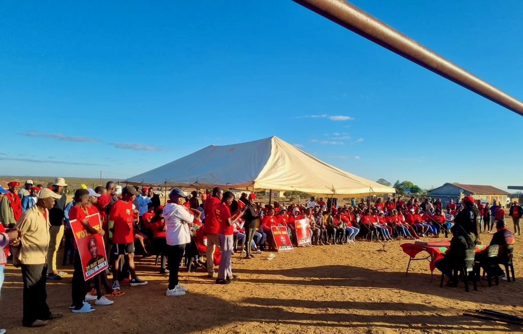 National Chairperson , Veronica Mente, heading yet another successful community meeting today in Ward 3 Molemole, just outside Polokwane. 

Victory is Certain! #VoteEFF2024 #EFFCommunityMeetings