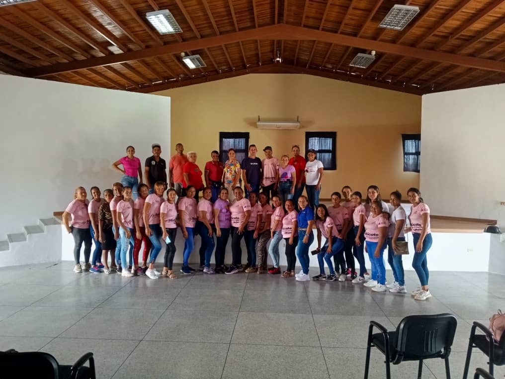 Hoy #22May Encuentro formativo de las brigadas educativas parroquiales y municipales de la GMVM Vértice 2, de los mcpios: Bolívar y Manuel Monge.
#EducacionParaElEmpoderamientoDeLaMujer
#PuebloMaduroPaLasQueSea
<a href="/NicolasMaduro/">Nicolás Maduro</a> 
<a href="/_LaAvanzadora/">Yelitze Santaella</a> 
<a href="/Sociabolivarian/">Lilian Oropeza</a>