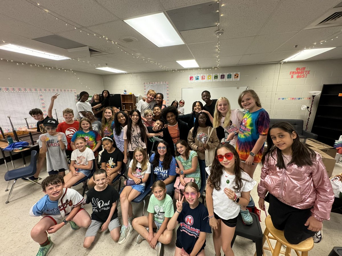 mrsferninfifth's tweet photo. Birthday AND the last day of school?! Best day ever!! Actually the most bittersweet day saying bye to the best kiddos ever! 🎉💕🥹 
✌️SY 23-24 https://t.co/char0sCJZq