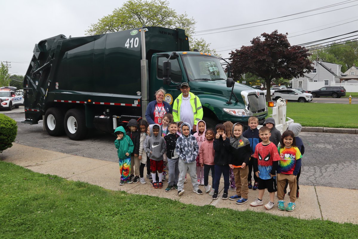 @GardinersAve_ES students had a great time during Career Day last week! Thanks to all our visitors for stopping by. #SuccessAtLPS