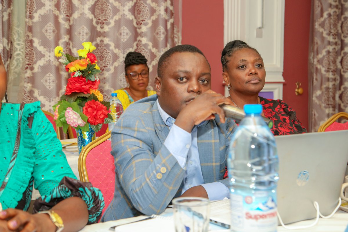 ProjetCoSMO's tweet photo. Les parties prenantes intersectorielles au #Cameroun, y compris les ministères partenaires, les ONG internationales et les organisations locales, se sont réunies pour discuter de la manière d'améliorer la prise en charge des Orphelins et Enfants Vulnérables.
@minasofficiel https://t.co/t1B3nTofnP