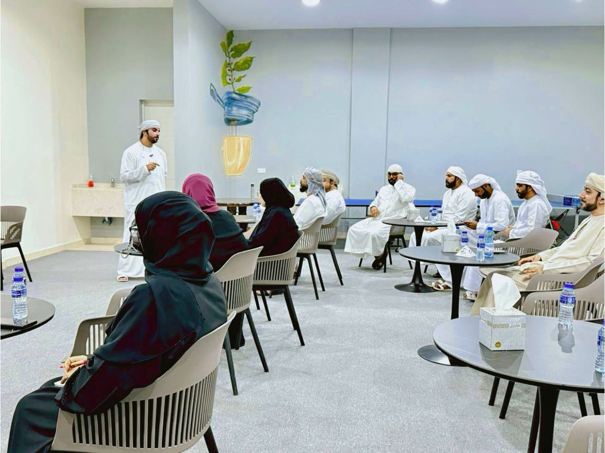 s5_msd's tweet photo. صالون مسندم الثقافي @msd_cus » يختتم ورشة فن الإعلام و وسائل التواصل الاجتماعي، تم خلال الورشة تقديم عرض متكامل عن وسائل التواصل الاجتماعي وأهميتها وطرق استخدامها والحدّ من آثارها السلبية
.
#شموخ_مسندم https://t.co/DcTuooQG4c