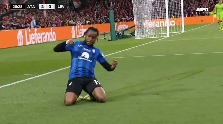 Rexmelody22's tweet photo. Ademola Lookman scores Atalanta's first-ever goal in a European Final! ⚡
#HalaMadrid 
#Kim_พร้อมจะไป 
#GodMorningWednesday 
#SpotifyxToysKingdom 
#MyLoveMixUpTH 
#FinelinexBUS 
#FinelinexBUS https://t.co/YTZ8ONVILg