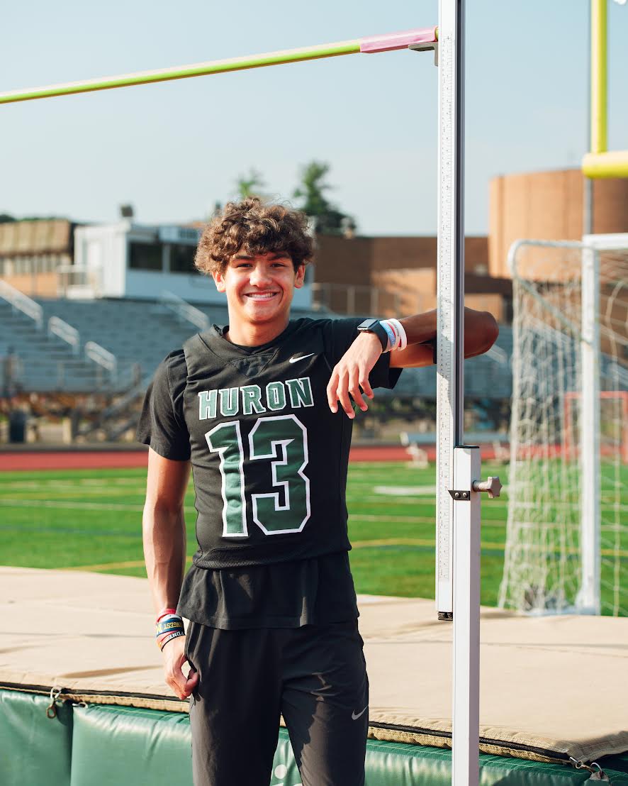 .@HuronHighA2 dominated the high jump at the recent Division 1 Track & Field Regionals. Defending state champion Andrew Harding, who cleared 6-8 to finish first, is still ranked number one in Michigan for the season's best jump of 6'10.5, which is the new @HuronHighA2 record!