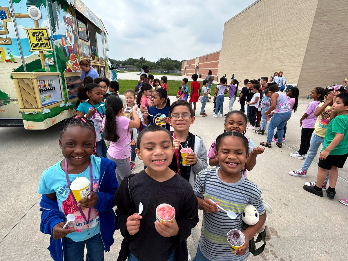 Kona Ice? Yes, please! Our hard work paid off today as we celebrated having the most @Aldine_FACE survey responses! Way to go, @JonesES_AISD!! @teachwynn @gforoi @Only1sheleah