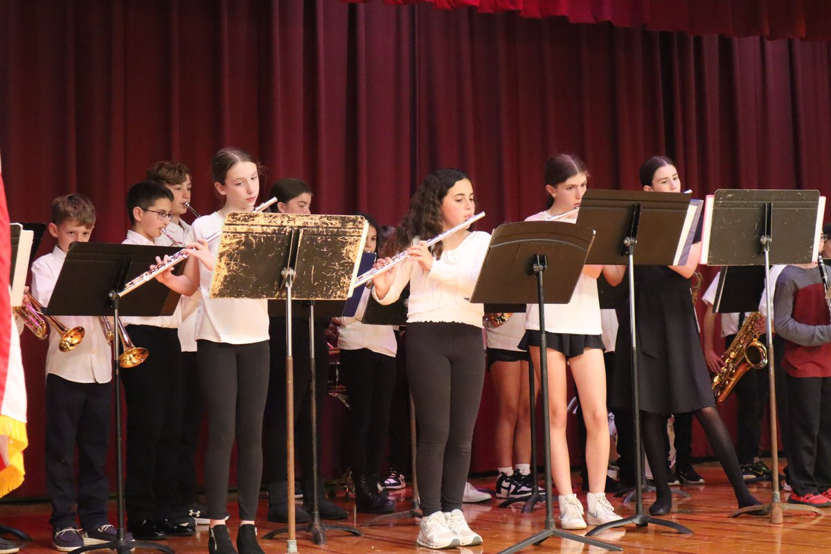 The annual Field of Flags was a huge success! Thank you to all community members who supported the event and who attended the opening ceremony. This year's Field of Flags was organized by the Old Mill Road Student Council and benefits Tunnel to Towers. #NMerrickProud