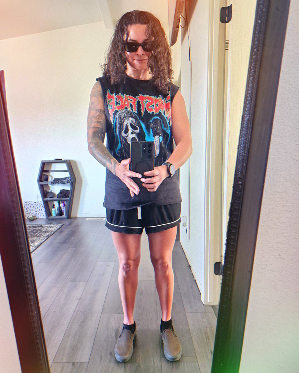 ᴅᴏ ɴᴏᴛ ꜱᴋɪᴘ ᴛʜᴇ ʟᴇɢ ᴅᴀʏ 🐔🦵🏼

#LaVidaHigh #Stoner #Gym #Motivation #Love #SelfLove #SelfCare #GoodVibes #Vibes #Fyp #Explore #GhostFace #RayBan #Curls #CurlyHair #AlternativeGirl #Alternative #GirlsWithTattoos #Inked #Pierced #Tattoo #Vans #Septum #SnakeBites