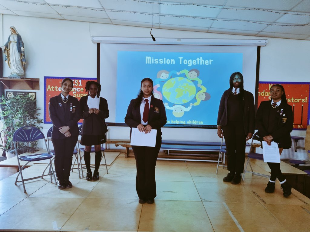 ChaplainLHS's tweet image. Thank you to #StKentigerns for inviting @loretochorlton @MissioUK to speak to KS2 about @Pontifex #WorldChildrensDay. We were impressed to hear about the different languages the children know #MissionTogether #WorldChildrensDay @MissioUK