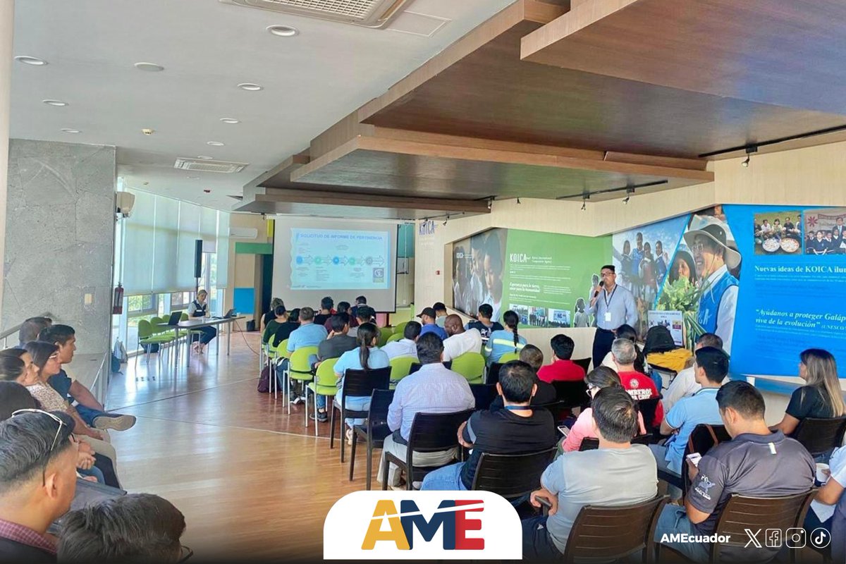 Alcaldes y Alcaldesas de la provincia de #Galápagos participaron de un taller de alto nivel impartido por la @ContraloriaECU, con enfoque en el nuevo rol de los gobiernos locales en la administración pública. Trabajamos para fortalecer 💪🏼las capacidades de nuestros municipios