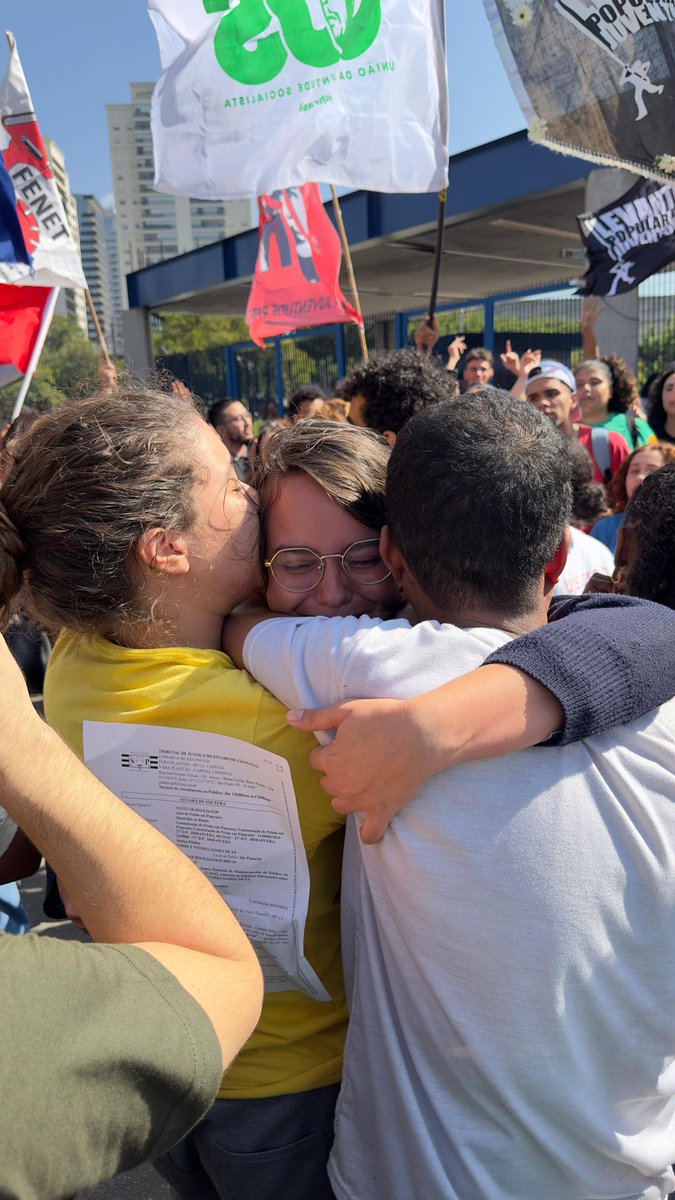 Neste momento nossos guerreiros se encontram bem e descansando para seguirem lutando pela nossa liberdade. 
Saímos maiores!