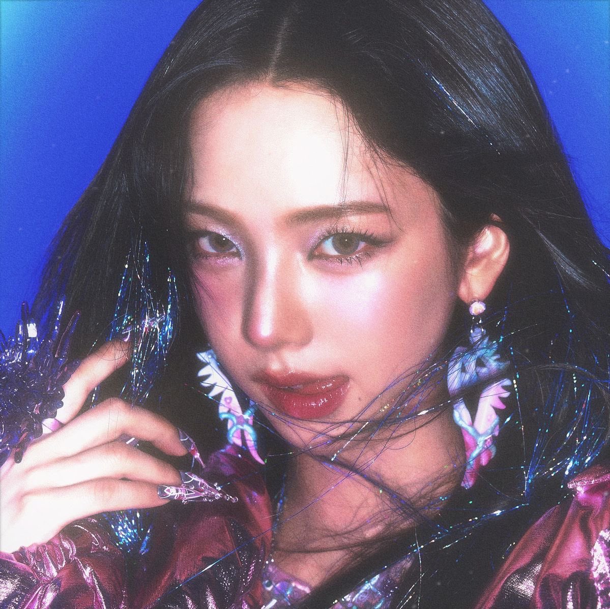 khiawings's tweet image. karina’s most iconic looks

— a thread 🧵