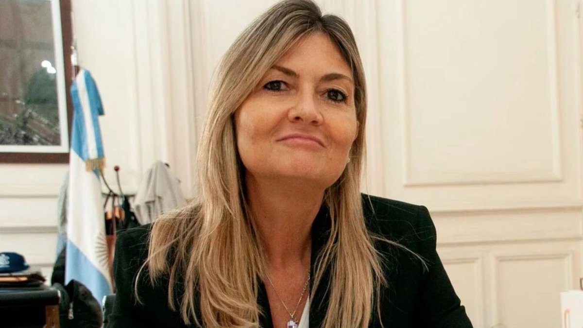 Luego d desplazar a Rosana Lodovico d la Aduana x la denuncia de posible coima a empresa acusada de contrabando, que figura como 'crédito', Milei convalidó nombramiento de Lodovico subdirectora d Operaciones Aduaneras Metropolitanas. Maneja el Puerto Buenos Aires. La casta es JM