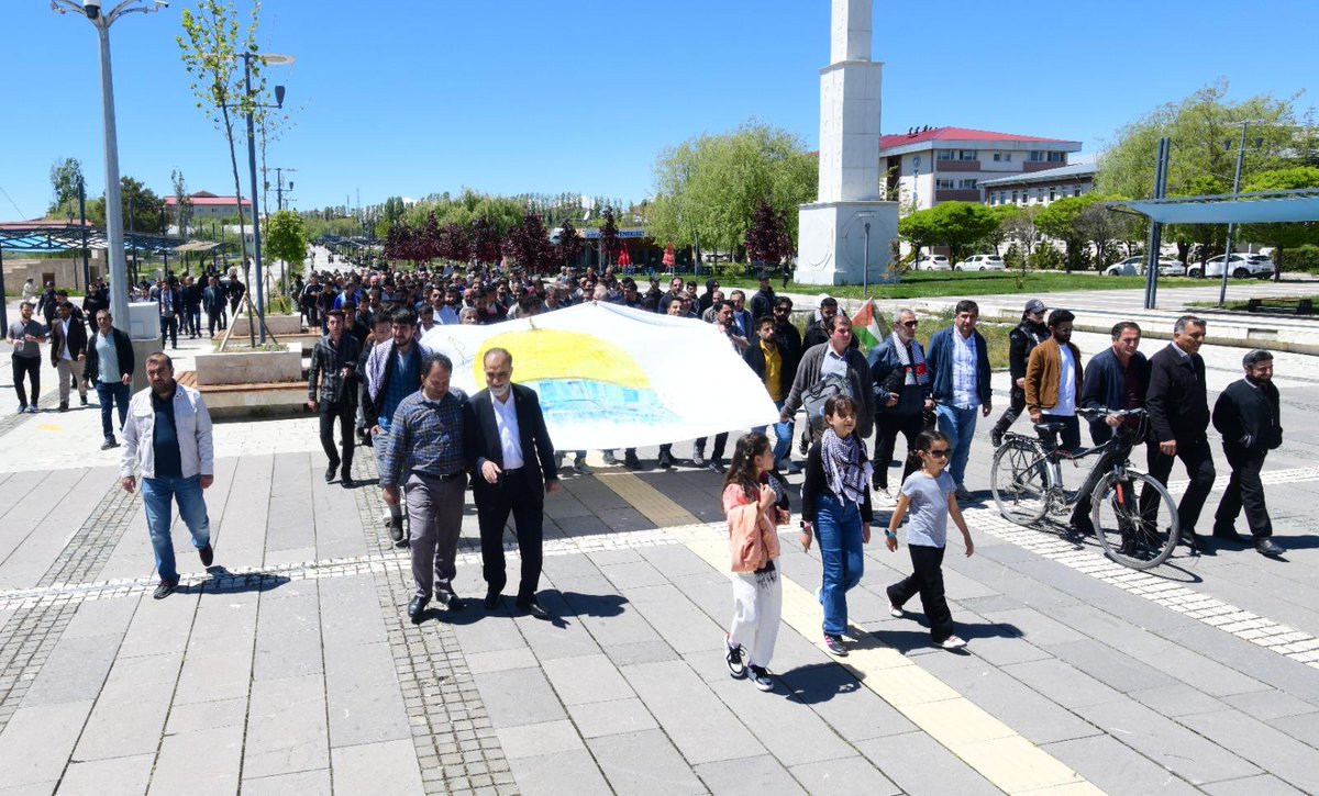 VAN YYÜ (@habervanyyu) on Twitter photo Van Yüzüncü Yıl Üniversitesi, İsrail’in saldırıları ve ablukası altındaki Gazze Şeridi’nde yaşayan Filistinlilere destek amacıyla çeşitli etkinlikler ve protestolarla seslerini duyurmaya devam ediyor.
Haberin detayı linkte 👉 yyu.edu.tr/haberler/unive…
<a href="/hsevli/">Hamdullah Şevli</a> #Gazze #VanYYÜ Van Yüzüncü Yıl Üniversitesi, İsrail’in saldırıları ve ablukası altındaki Gazze Şeridi’nde yaşayan Filistinlilere destek amacıyla çeşitli etkinlikler ve protestolarla seslerini duyurmaya devam ediyor.
Haberin detayı linkte 👉 yyu.edu.tr/haberler/unive…
<a href="/hsevli/">Hamdullah Şevli</a> #Gazze #VanYYÜ