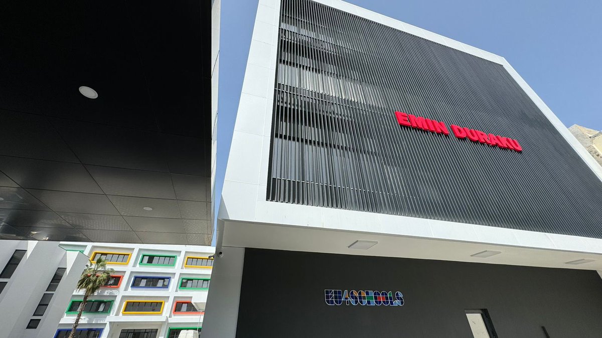 Shkolla “Emin Duraku” 🏫, xhevahiri më i ri që i shtohet Tiranës, financuar nga BE dhe zbatuar nga UNDP, me standardet më të mira për 1️⃣2️⃣0️⃣0️⃣ nxënës dhe mësues! 👩🏻‍🎓👩🏻‍🏫📚🖍️📐