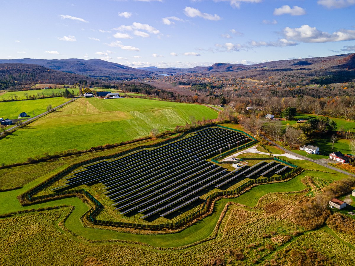 Hope your Wednesday is as productive as this #SolarFarm! ☀️