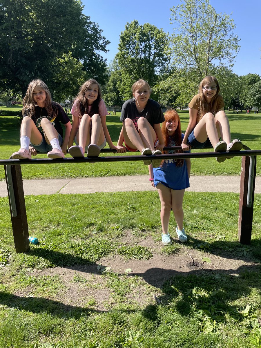 KlotzkKlotz's tweet image. MMS 5th grade picnic = an enjoyable day w/ awesome students #SpoofhoundPride