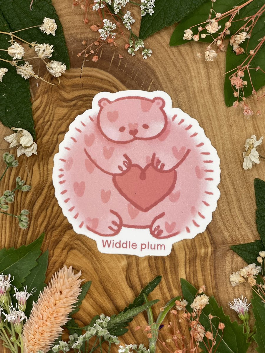 WiddlePlum tweet media