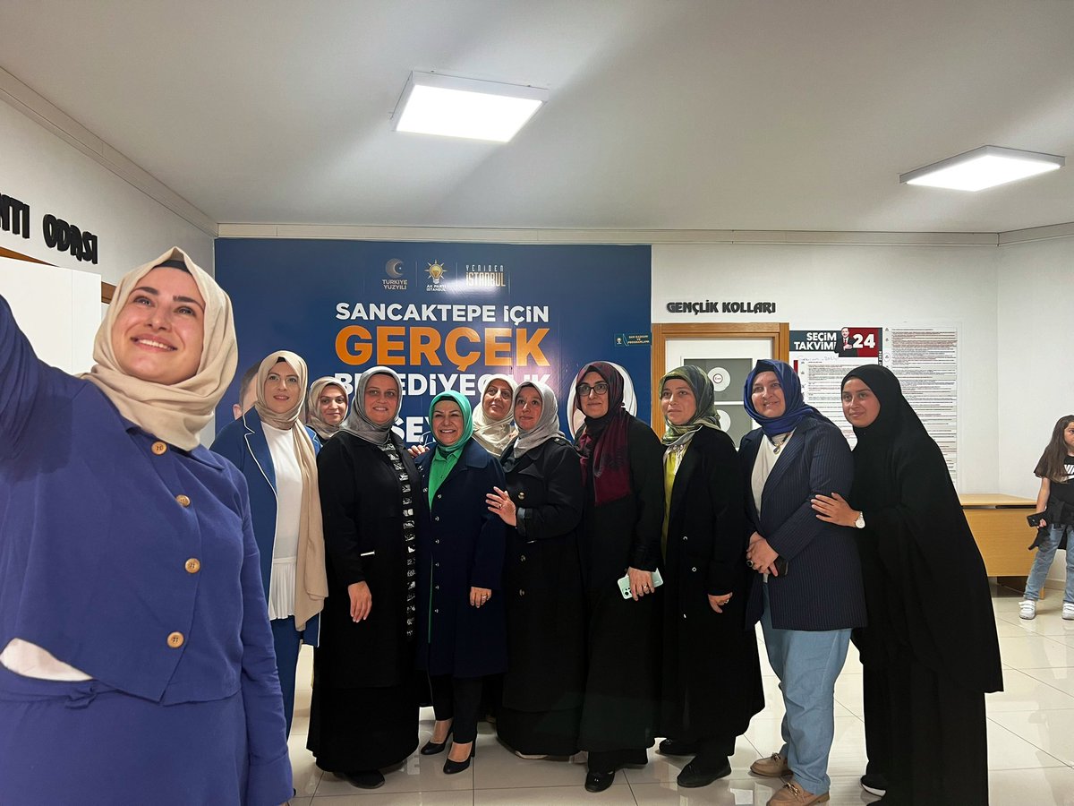 AK Parti İlçe Kadın Kolları Yönetim Kurulu Toplantısı'na katılarak Kadın Kolları üyelerimizle istişarede bulunduk. Kendilerine görevlerinde muvaffakiyetler diliyorum. @sefanurakcaa @akkdnsancaktepe
