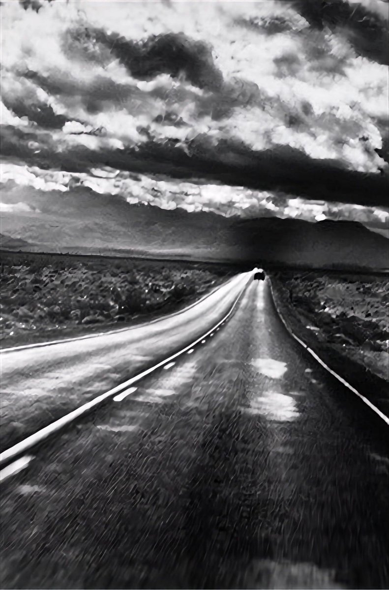 Cloudy #night 📸 Helmut Newton- Lasciando Las Vegas, 1998