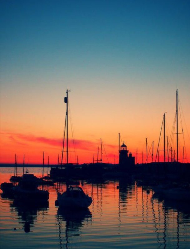 Hola ! Buenas tardes / noches a todos 💯☕ ✨ Good evening / night everyone 🏙️ 🌚 ✨ Have a good night ✨ Howth Sunset ... Ireland ✨ 📸 By Patrick Horgan ✨😎