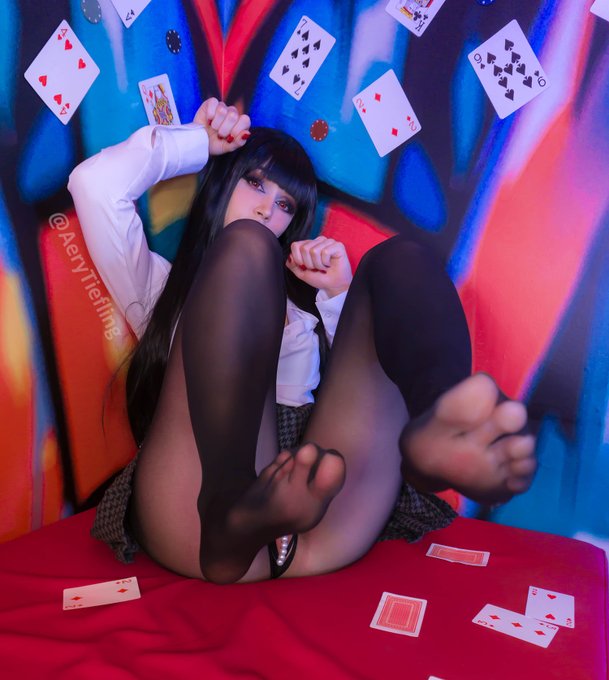 2 pic. Let's play a round of Texas Hold'em.
I'll bring a cowboy hat, and you can hold them ?

#jabamiyumeko