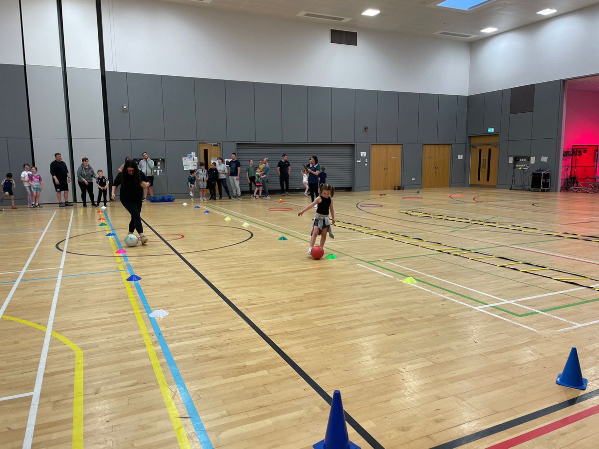 MrsFlynnCPS's tweet photo. CLYDE SPORTS EVENING 🏅

Thank you to all of our families who attended our Clyde Sports Evening tonight! Brilliant effort from everyone and lots of House Points won!🏆🏃🏐🏅

@ClydePrimary #clydehealthweek https://t.co/CvHAg1qmm6