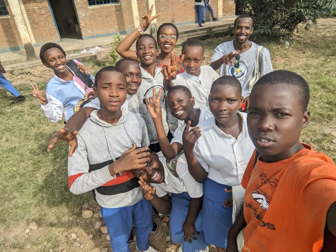 School visit at Lycée Municipal Buyenzi #LMB

Spreading joy uplifts people, creates a warm and welcoming environment, and fosters a sense of connection and contentment.

#AgentsOfTransformation 
#YIM_BURUNDI 
#YOUTHLEADERSHIP