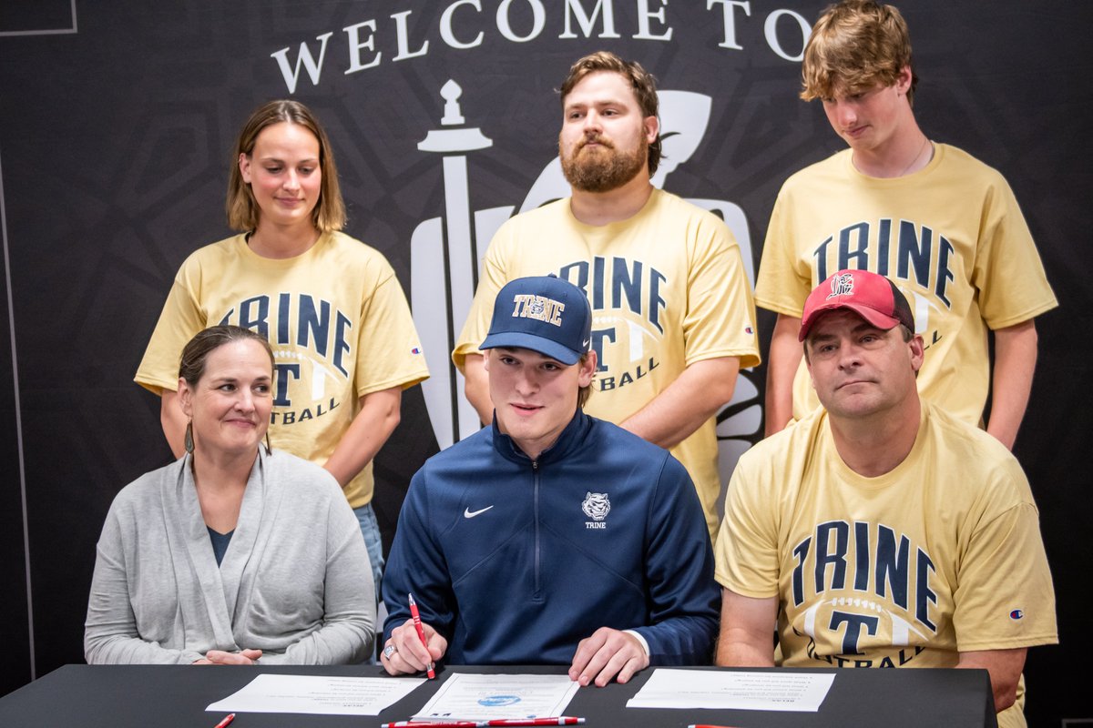 BishopLuersFB's tweet photo. Congratulations to Mickey Daring and Wes Javins on signing their National Letters of Intent to Trine University!

#LuersSpirit https://t.co/mcTp8omm8f