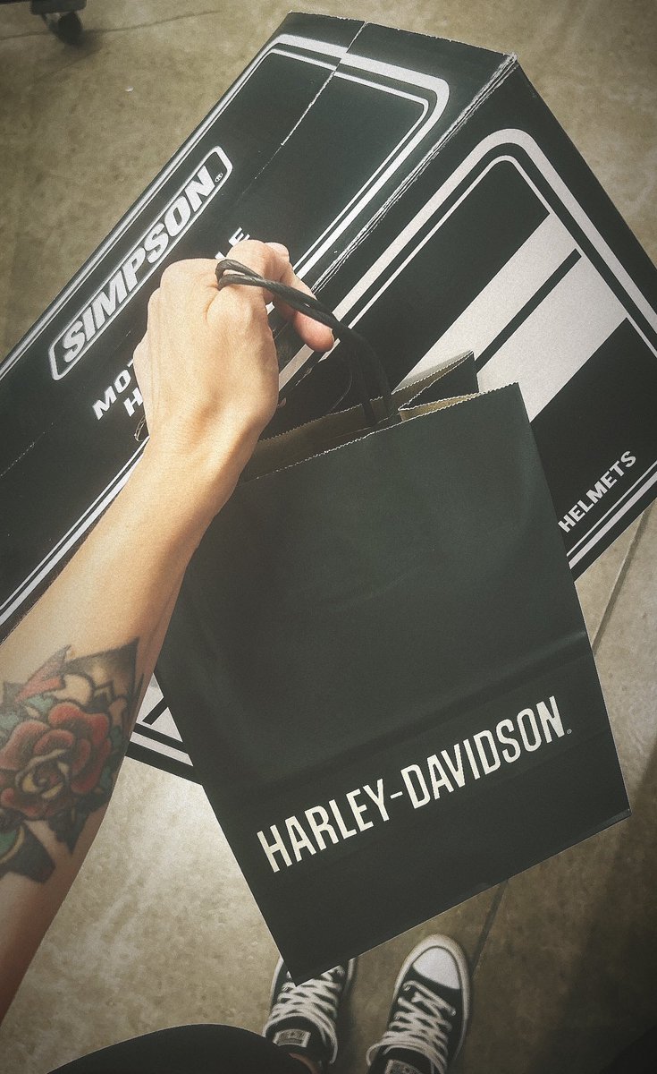 mandaXmeta's tweet image. Y’all.. I can’t go no where #unsupervised 💀🖤