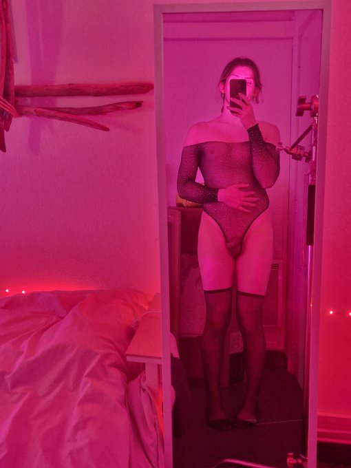 Watch Sophie WildRose 🏳️‍⚧️ 1.3%🌹's leaked NSFW photo on TwXstars