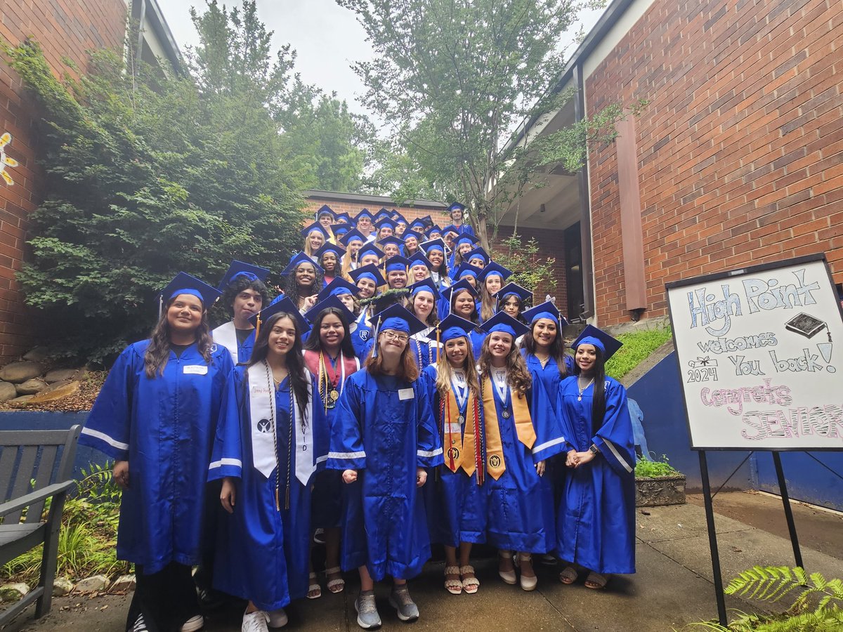 Our teachers look forward to this day each year! @RiverwoodICS seniors that went to @HighPointFCS walked the halls one last time👏🏾👏🏾 So proud of the connection our past scholars still have with teachers. #EmpoweringEveryLearner @ricsprincipal @alexbatesedu
