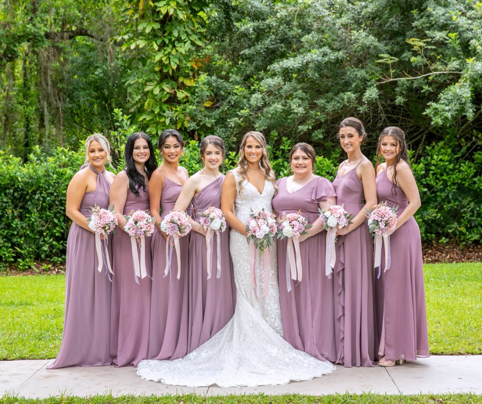 The bride & her girls, a sisterhood of beauty and joy, creating memories that last a lifetime!
•
•
@bakersranchfl 
Schedule your tour today! - bit.ly/3rjOoZI | 941-776-1460
•
•
#bakersranchwedding #allinclusivevenue #allinclusivewedding #floridaweddingvenue