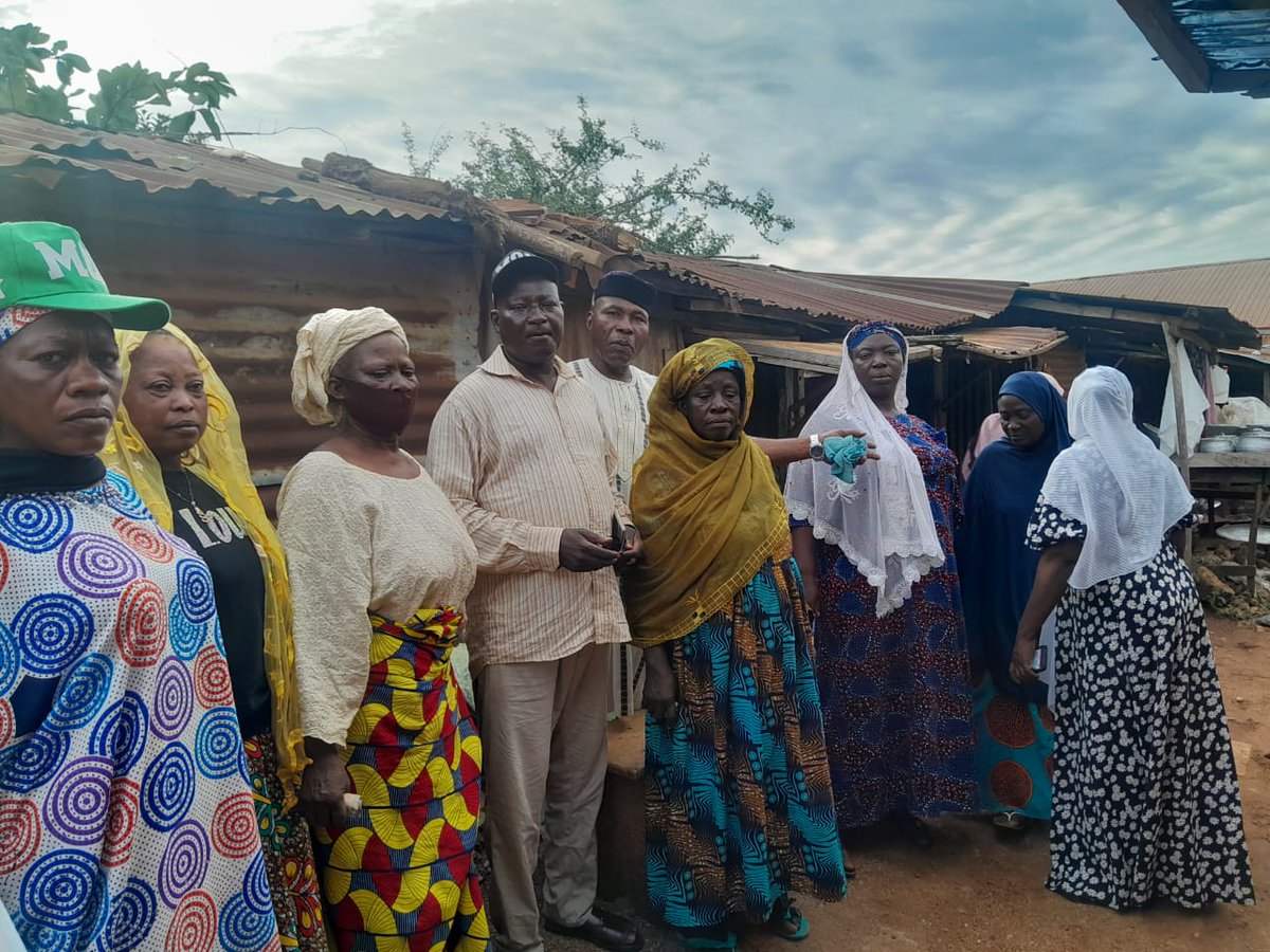 mok_foundation's tweet photo. The MOK Foundation is proud to announce that we've empowered 25 orange & black soap sellers at Owode Market, Offa! This initiative will help them grow their businesses and thrive.
We're committed to supporting our community's economic development.
#MOKFoundation
#Empowerment https://t.co/Bcw154mp8c