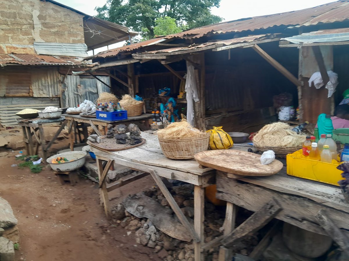 The MOK Foundation is proud to announce that we've empowered 25 orange & black soap sellers at Owode Market, Offa!  This initiative will help them  grow their businesses and thrive.
We're committed to supporting our community's economic development. 
#MOKFoundation 
#Empowerment