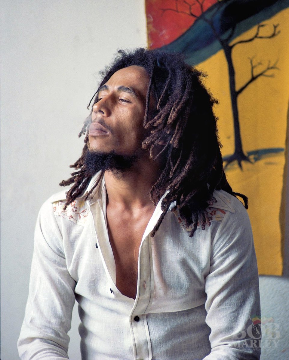 “When we smoke, it mek yah cool, yuh know. It stimulate your mind and make you sit down and meditate. Instead yah get foolish, yah sit down and then you can meditate and be someone.” #BobMarley 📷 by #DavidBurnett ©️ Fifty-Six Hope Road Music Ltd.