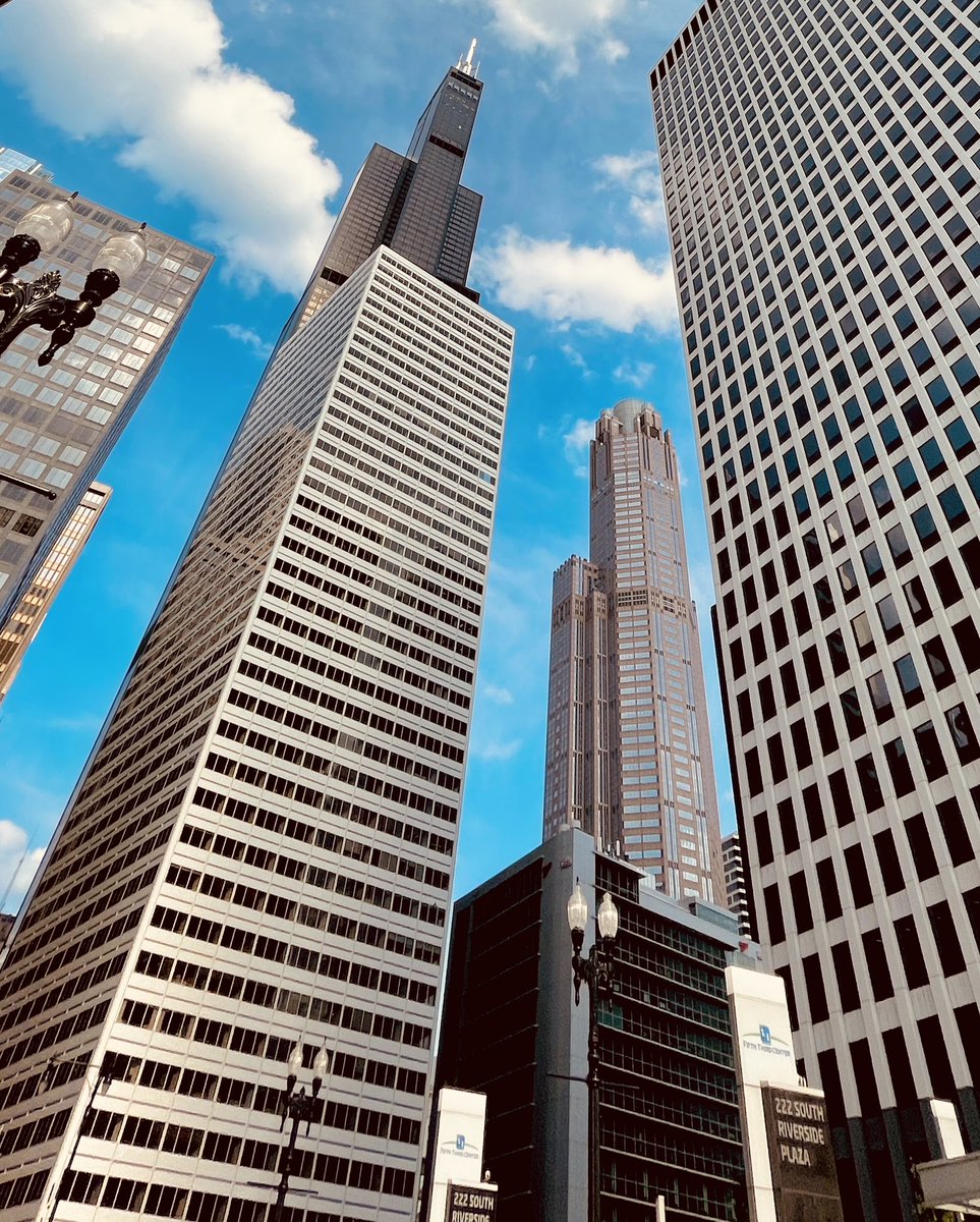 SEARS FROM HERE. 

What a beautiful week we are having in the Chicago area. ☀️
#chiloop #searstower #skyscrapers #windycity #springday #urbanexploring #cityview #concretejungle #architecture