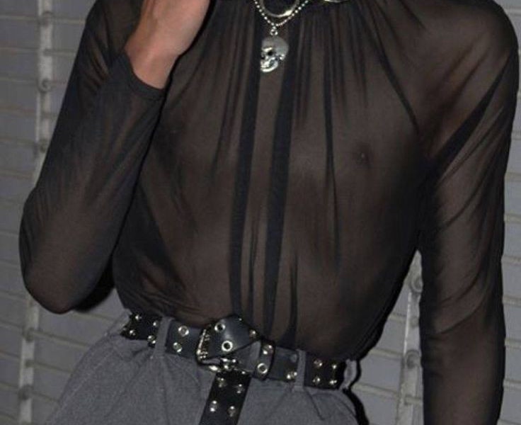 — Как проходит ваш вечер? Лично у меня пока нет планов. Сегодня решил прибраться у себя, а то всё пылью покрылось, но несмотря на уборку, Финни всё равно нашла какое-то место и вылезла оттуда вся в пыли. Настроения особо нет, поэтому пойду просто перекурю.