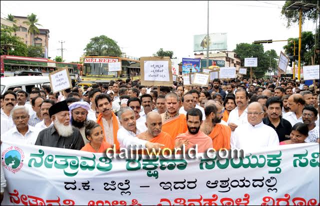 Case in point:

Find Kannadiga Sanghis like Pramod Mutalik in this picture.

That Karunada Sanghi did Pub attack to save muh culture and ruin our region's name and didn't  even stand with Tuluvas against Yettinahole Project implementation. 
Look who stood together then: