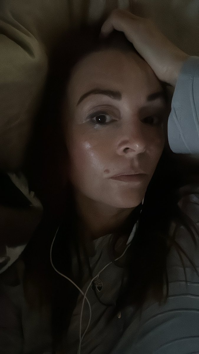 RachyBull's tweet photo. Good night 😴 this old lady needs her beauty sleep 😴
🤪🤪🤪🤪🤪🤪🙄🙄🙄🙄🙄🙄
#sleep
#sleepschedule
#magnesiumglycinate
#blockbluelight
#redlightbulbs
#agoodbook
#groundingsheet https://t.co/ufohk45Br0