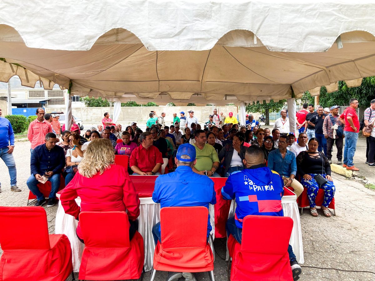 Con el propósito de impulsar la economía productiva del país, autoridades del <a href="/INTi_Venezuela/">Instituto Nacional de Tierras (INTi)</a> en el estado Aragua, aperturaron la nueva sede de la OFicina Territorial del Eje Este José Félix Ribas, para optimizar la atención a nuestros campesinos y productores.