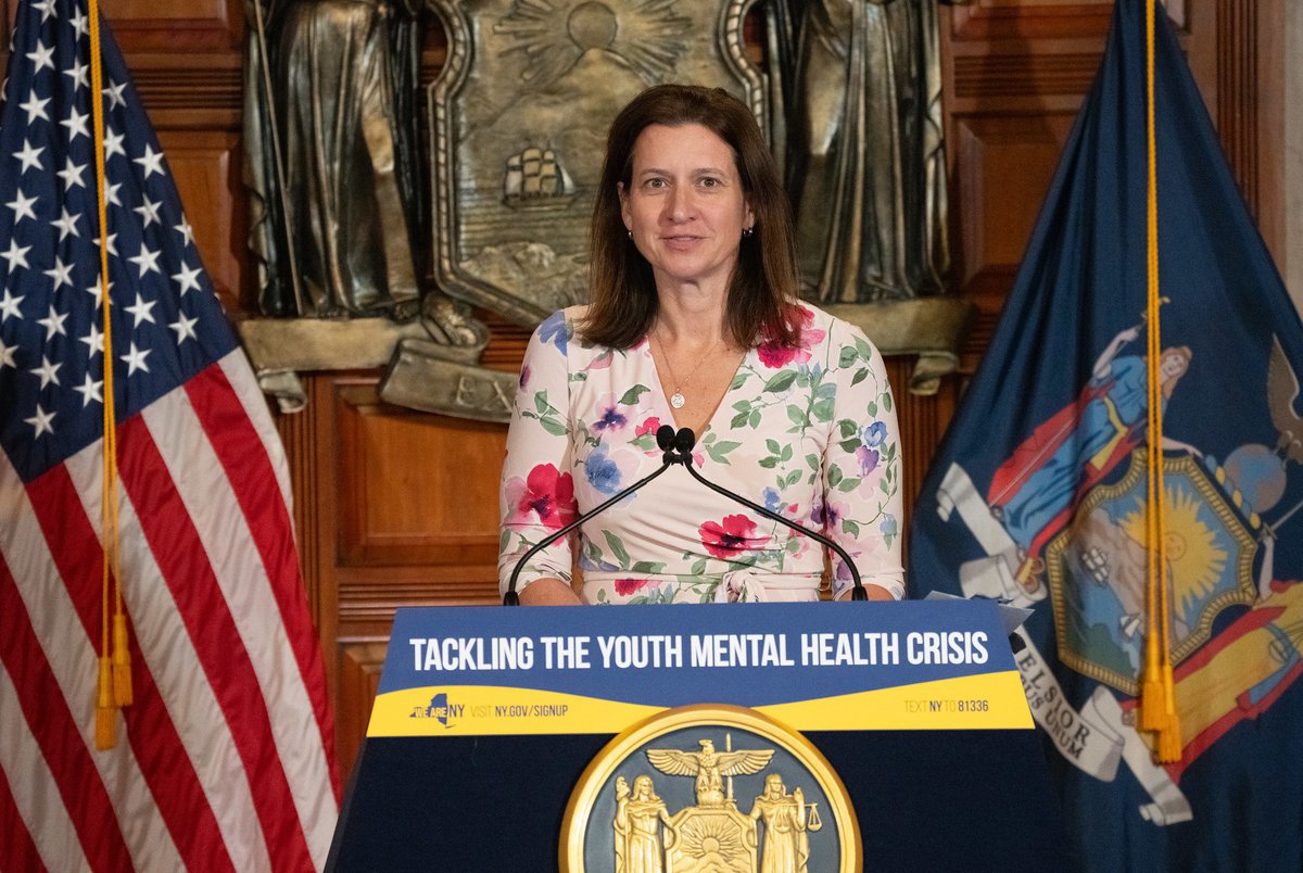 Proud to stand with advocates today that are tackling our youth mental health crisis. New York MUST commit to protecting kids from the harmful effects of addictive social media algorithms and pass the Stop Addictive Feeds Exploitation (SAFE) for Kids Act. Thank you
