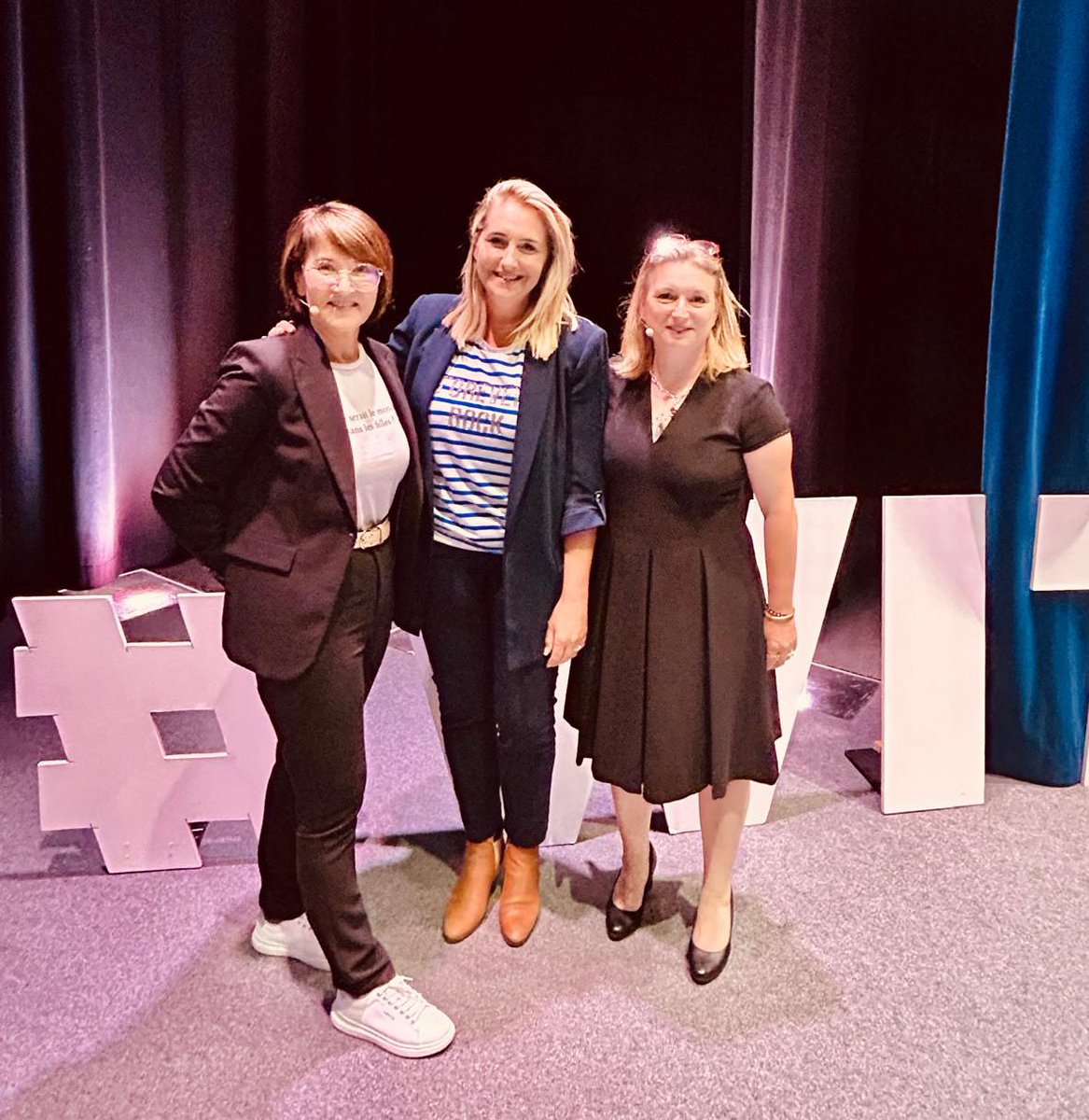 AlexndraBorchio's tweet image. Présente à la 3e édition des Trophées #WomenInTech 🙋🏼‍♀️ organisée par @WhatHackers à #Juanlespins et présidée par @MalbrancqC.
Une cérémonie qui récompense les femmes travaillant dans la Tech dans les #AlpesMaritimes.🏆
Félicitations aux lauréates pour ces parcours inspirants. 👏🏻🚀