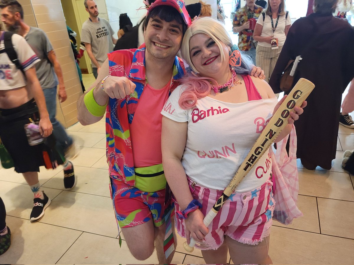 aSimpleCarb's tweet photo. Should I bring Barbie Quinn to momocon???? https://t.co/DpSA6GOlAw