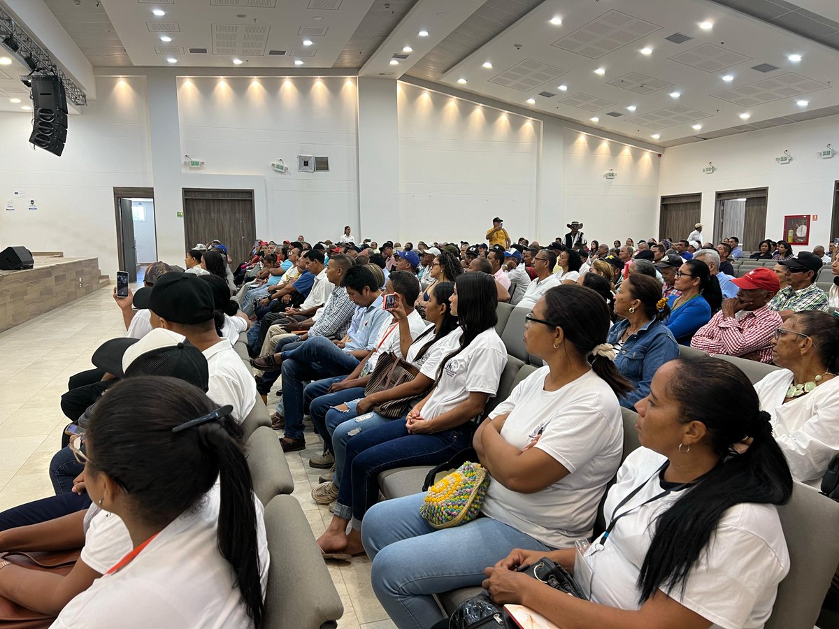 En Valledupar (Cesar), junto a organizaciones campesinas y étnicas, realizamos jornada de socialización sobre la importancia de los comités municipales de #ReformaAgraria y la ruta para su conformación. Asistieron aproximadamente 300 personas.